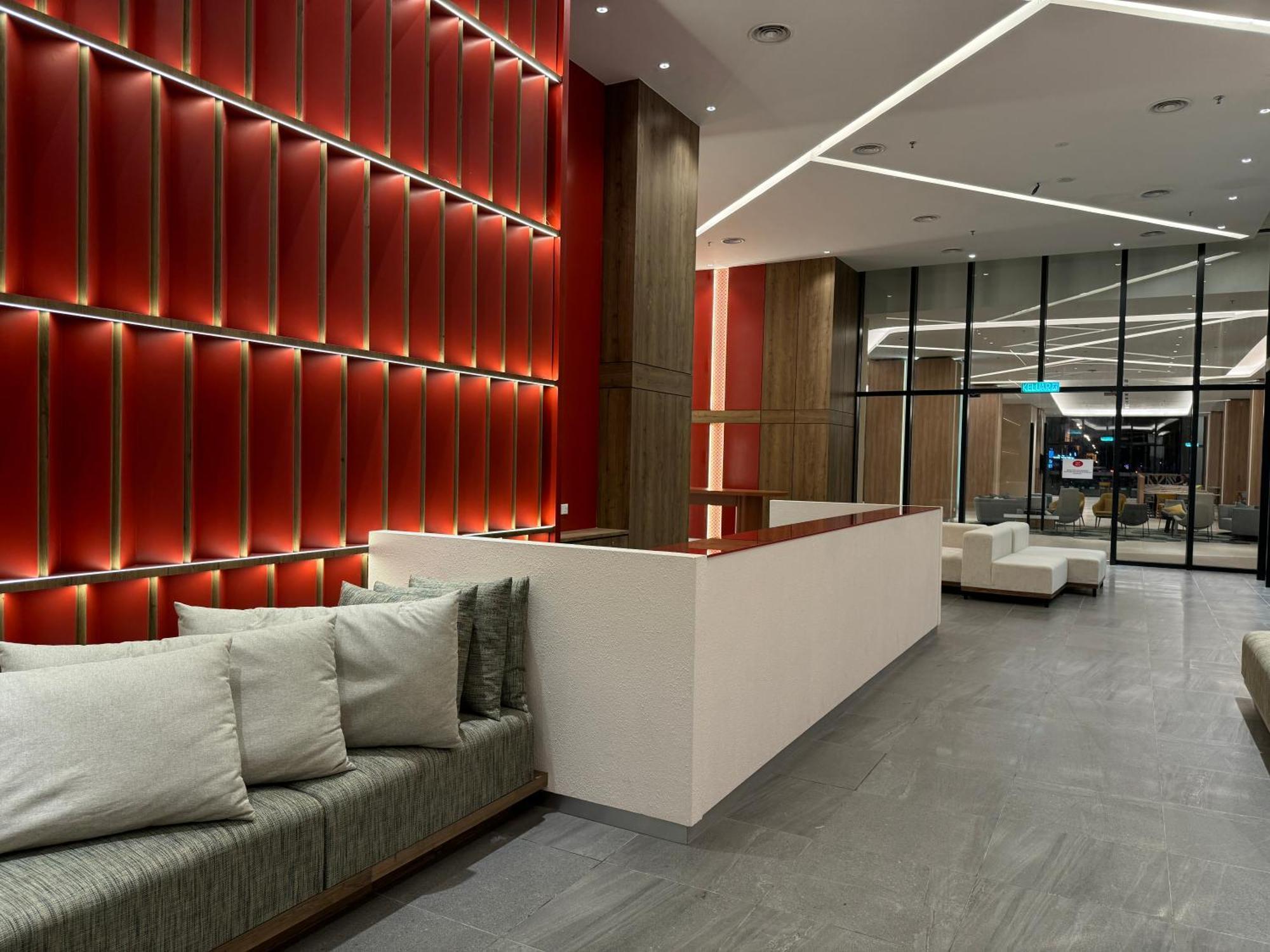 The Shore Cbd Kota Kinabalu By Laxzone Suite Exterior foto