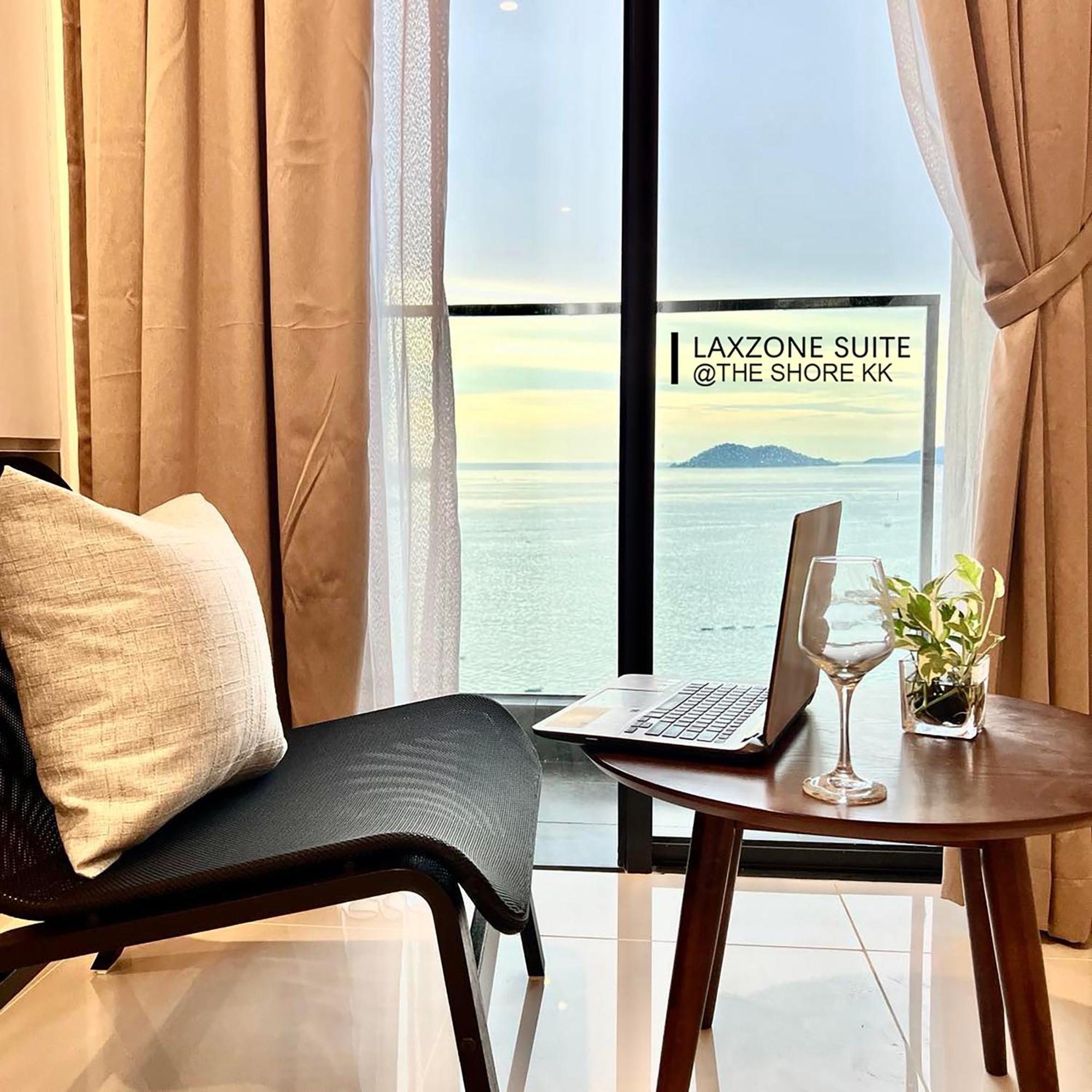 The Shore Cbd Kota Kinabalu By Laxzone Suite Exterior foto