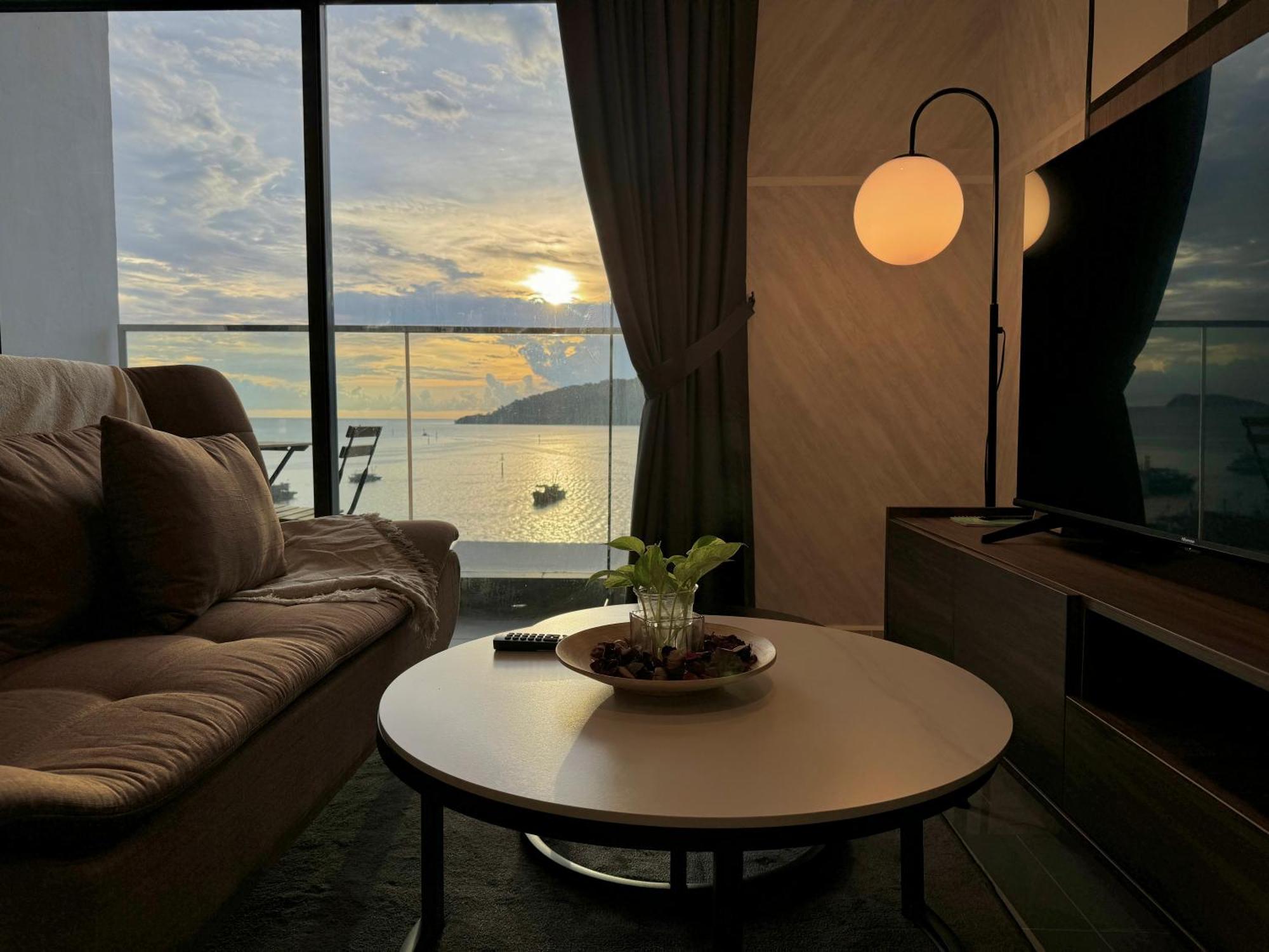 The Shore Cbd Kota Kinabalu By Laxzone Suite Exterior foto