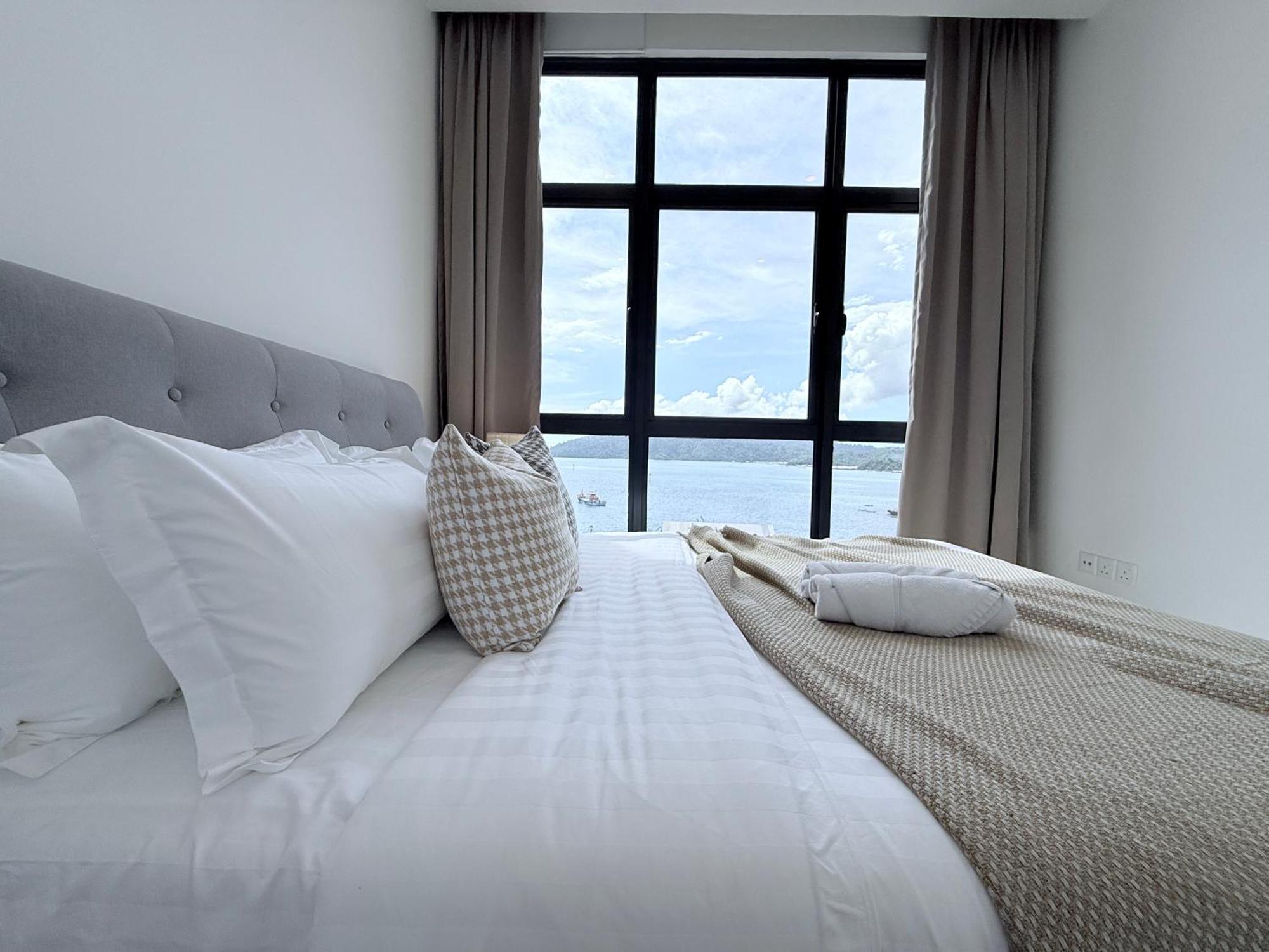 The Shore Cbd Kota Kinabalu By Laxzone Suite Exterior foto